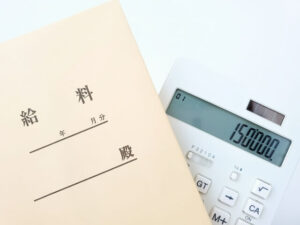 給料日が土日祝日の場合はいつ振込？前倒しか確認する3つの方法と緊急対策