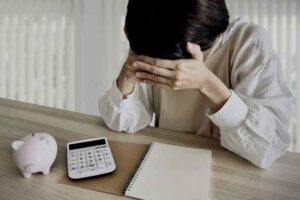 旦那が仕事を辞めたのに貯金なし！専業主婦が家計破綻を防ぐ緊急のお金の工面法